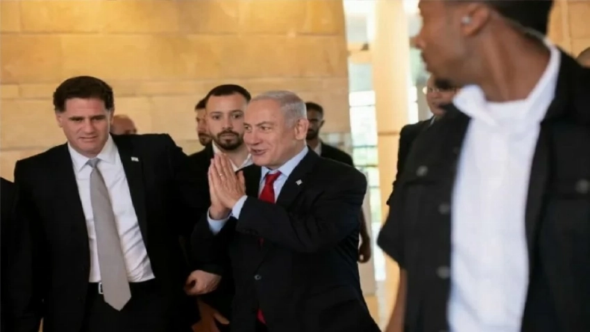 نتنياهو والوزير المستقيل.