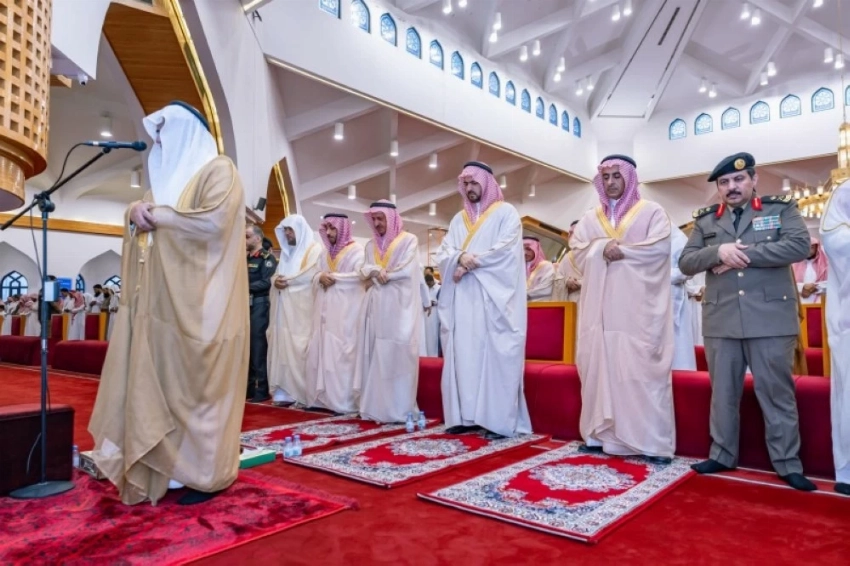 نائب أمير الشرقية يؤدي صلاة الاستسقاء مع جموع المصلين