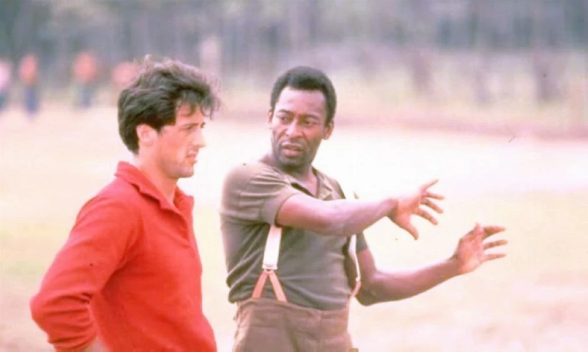 يختارون الفن لاستمرار وهج «الشهرة».. لاعبون وممثلون