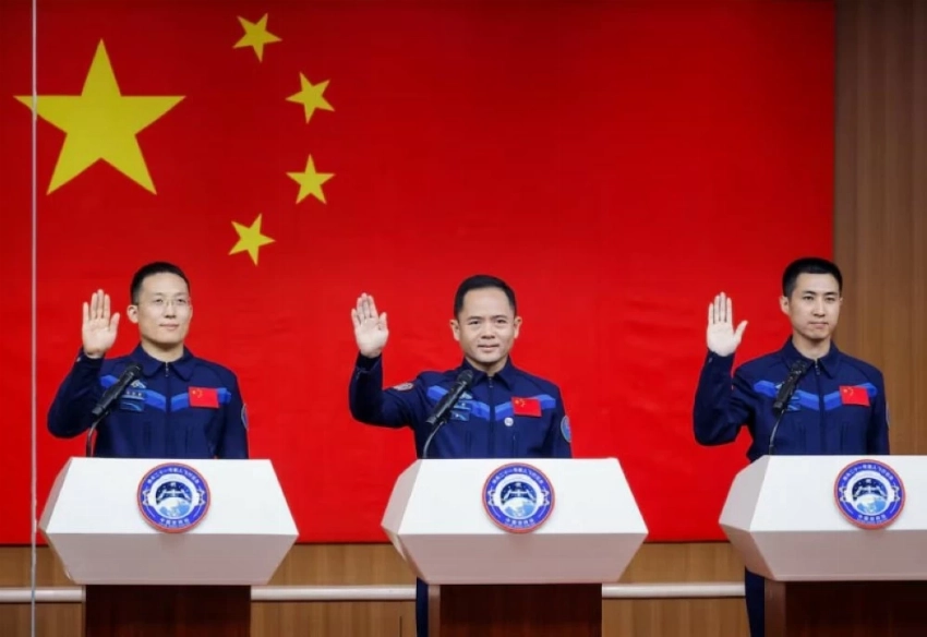 حطام فضائي يؤخر عودة رواد صينيين.. هبوط آمن بعد أزمة غير مسبوقة