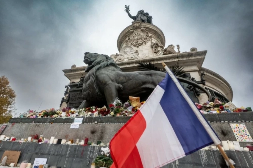 «الألم لا يزال قائما».. فرنسا تحيي الذكرى العاشرة لاعتداءات باريس الدامية