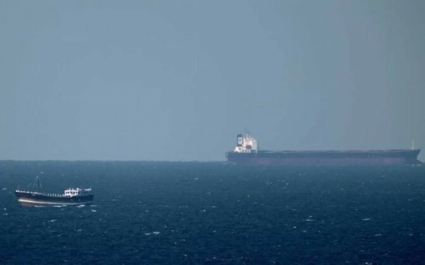 إيران تستولي على ناقلة نفط.. والبحرية الأمريكية تراقب الوضع عن كثب
