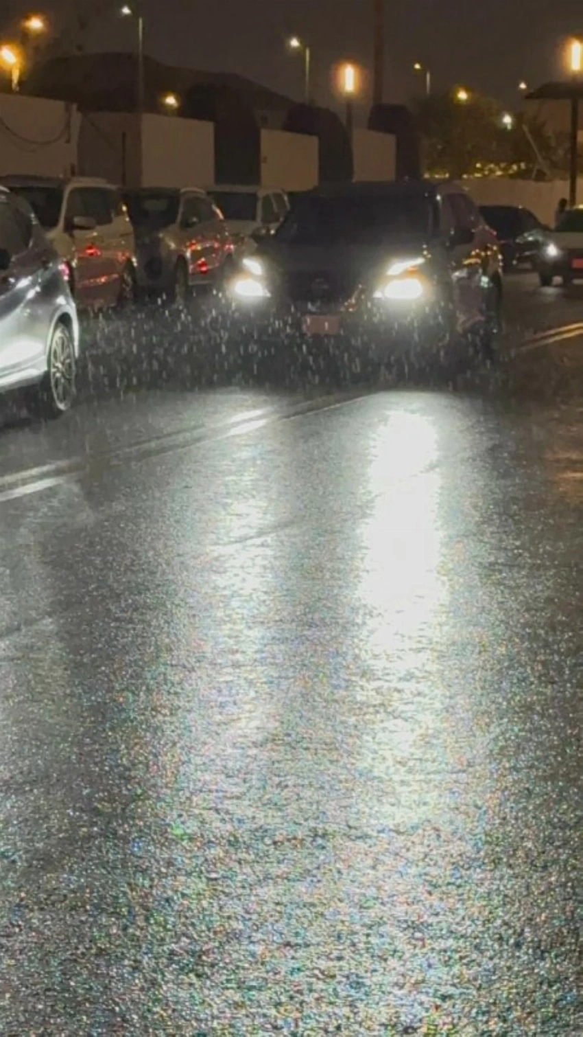 «العروس» تتنفس نسيم المطر