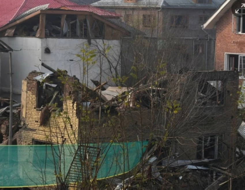 9 قتلى و 32 جريحاً في انفجار هز مركزاً للشرطة في كشمير