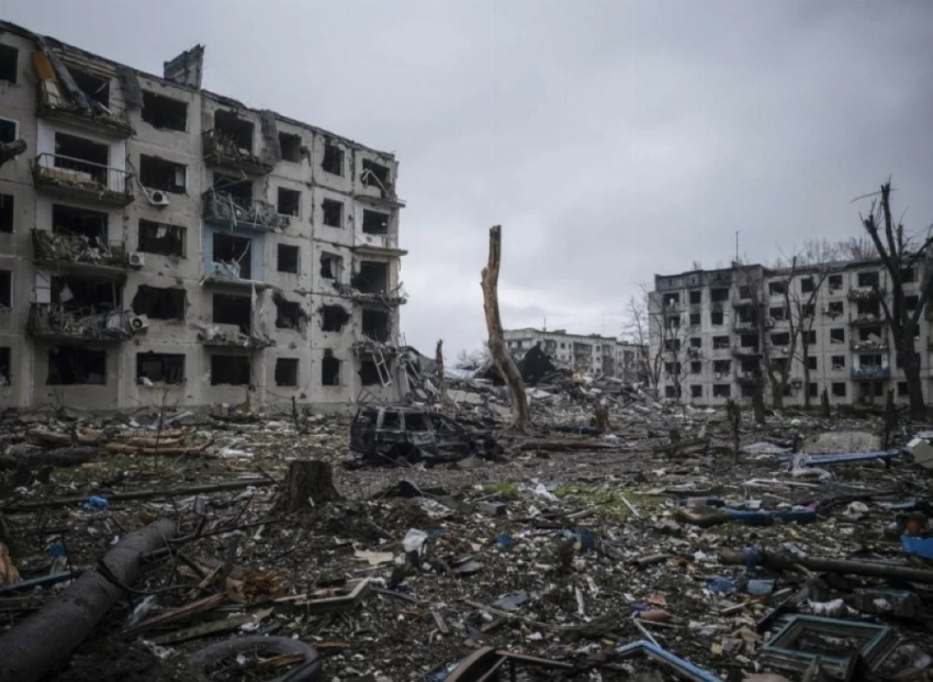 مباني متضررة بعد الهجمات الروسية في مدينة كوستيانتينيفكا بدونيتسك (إ ب أ).