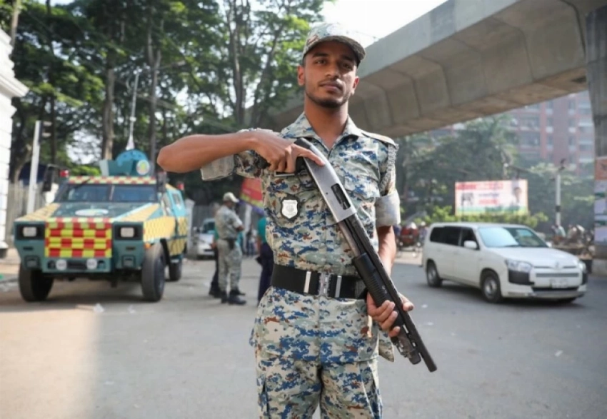 إجراءات أمنية في بنغلاديش قبيل الحكم على حسينة. (إ ب أ)