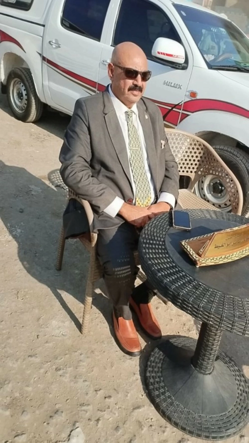 لماذا نقل مسؤول مصري مكتبه إلى الشارع؟