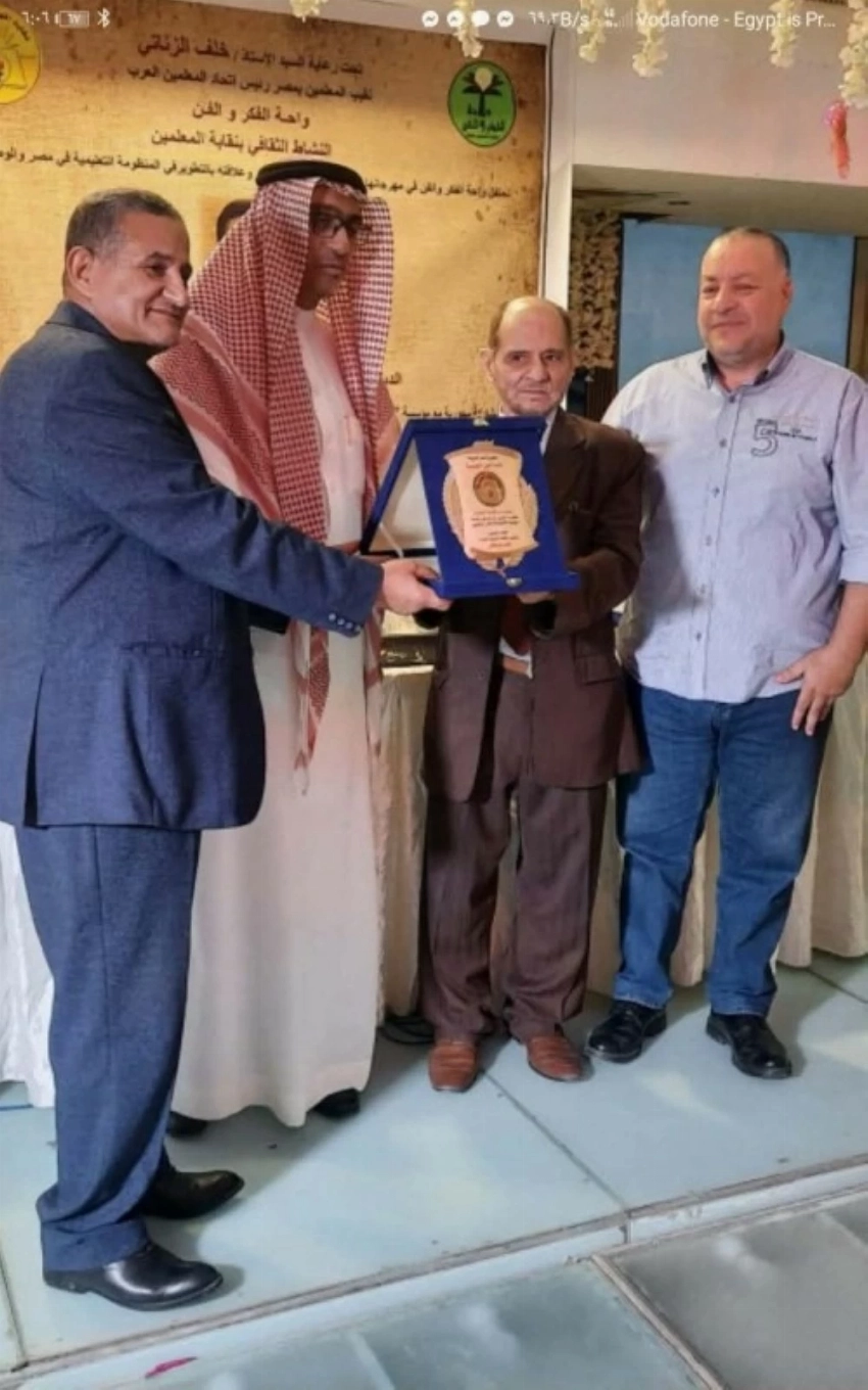 تكريم الشاعر السعودي علي غسّال في ملتقى الإبداع التعليمي بمصر