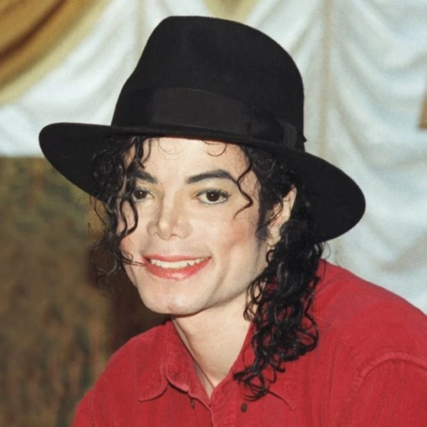 مايكل جاكسون.