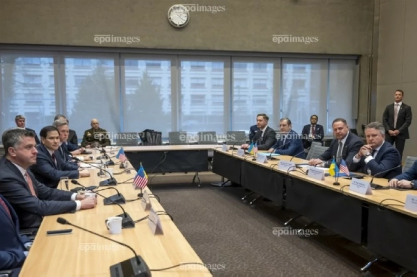 الوفدان الأمريكي والأوكراني في محادثت جنيف.( إ ب أ)