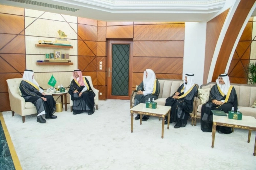 أمير الشرقية يستقبل رئيس مجلس إدارة جمعية الذوق العام