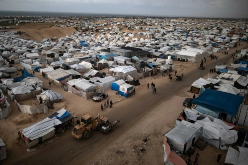 مخيمات النازحين.