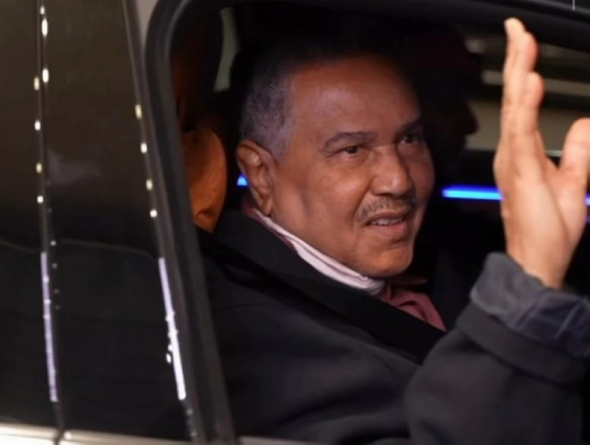 محمد عبده: «أقدم أغاني جديدة في حفلاتي بموسم الرياض.. وأحرص على متابعة آراء الجمهور»