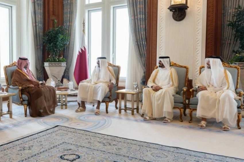 أمير دولة قطر يستقبل الأمير تركي بن محمد بن فهد