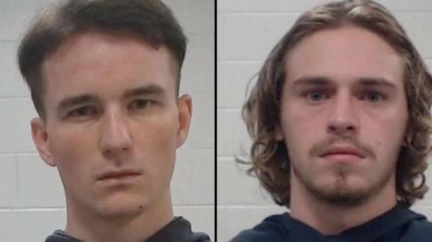 غافن ريفرز وايزنبرغ وتانر كريستوفر توماس.