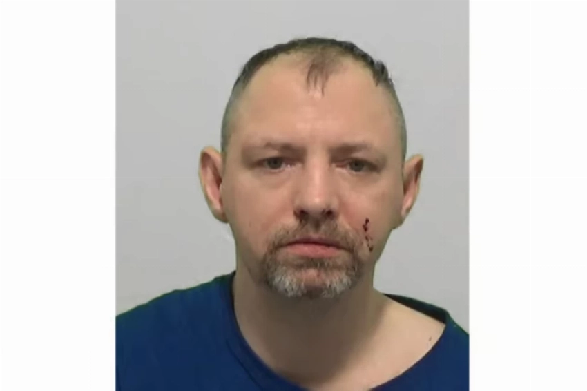 الجاني إيان هودسون (42 عامًا).