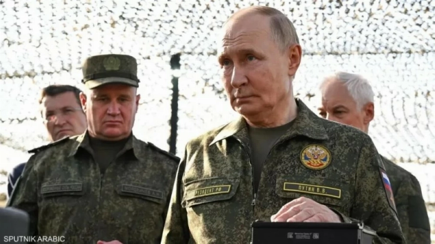 بوتين بالزي العسكري على جبهات القتال.