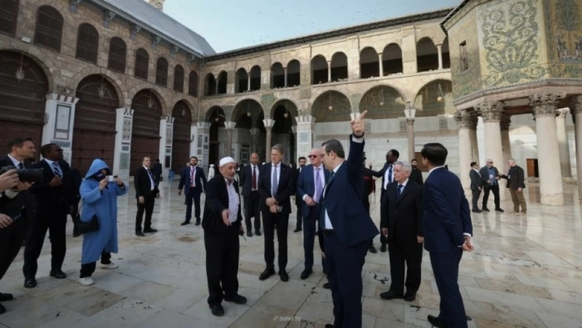 زيارة الوفد للمواقع التاريخية.