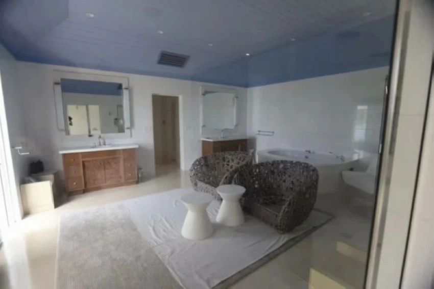 شاهد الصور الأولى من جزيرة إبستين المظلمة