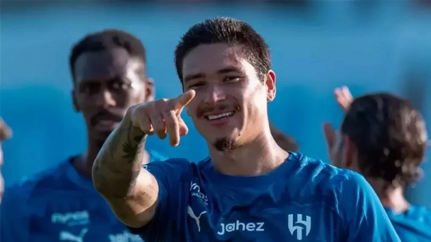 هل يغادر داروين نونيز الهلال في يناير؟