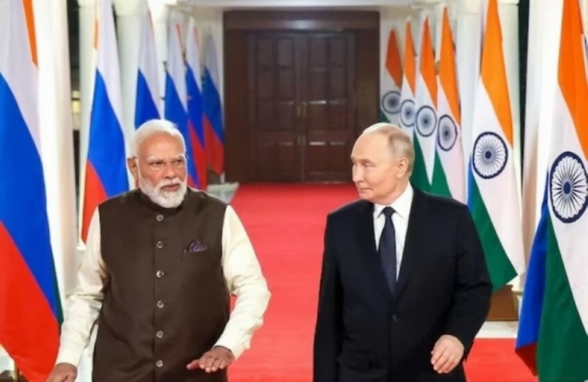 الرئيس الروسي ورئيس الوزراء الهندي خلال مؤتمر صحفي.