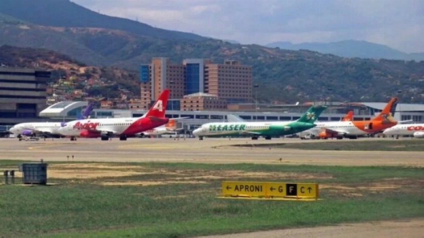 أزمة سفر في فنزويلا.. مئات الآلاف يلجأون للبر بعد تعليق الطيران