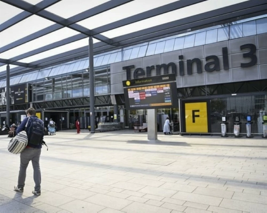 توتر في «هيثرو».. اعتداء داخل مواقف سيارات المطار بـ«رذاذ الفلفل»