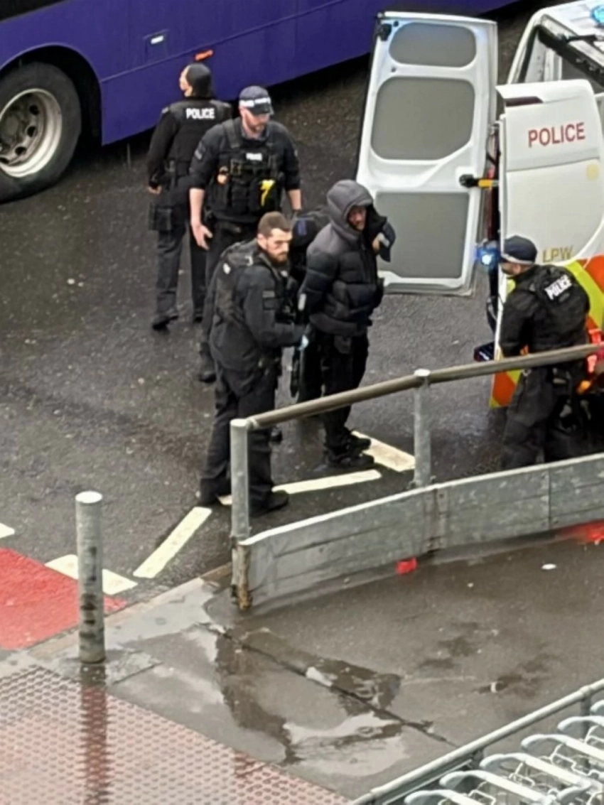 توتر في «هيثرو».. اعتداء داخل مواقف سيارات المطار بـ«رذاذ الفلفل»