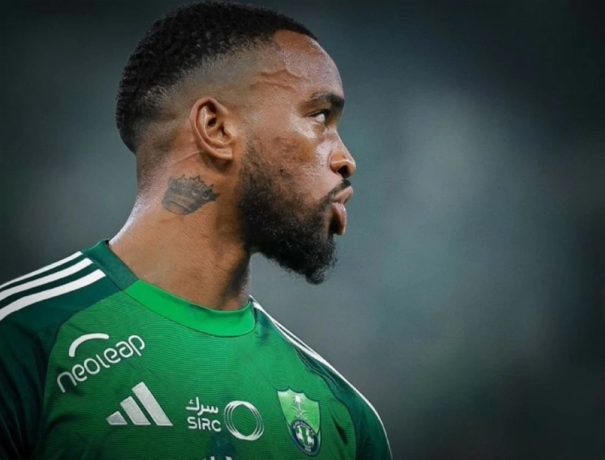 اعتداء وكسر في الأنف.. تفاصيل القبض على مهاجم الأهلي إيفان توني في لندن