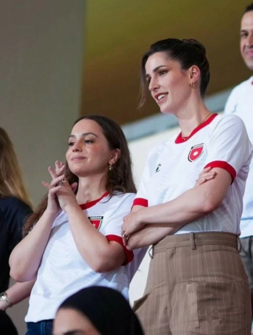 الأميرة رجوة خلال مباراة منتخب الأردن ومنتخب عُمان على استاد عمّان الدولي، ضمن مباريات الجولة الرابعة من التصفيات المؤهلة لمونديال 2026.