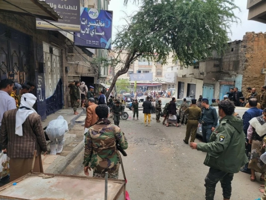 الأجهزة الأمنية في موقع الانفجار.