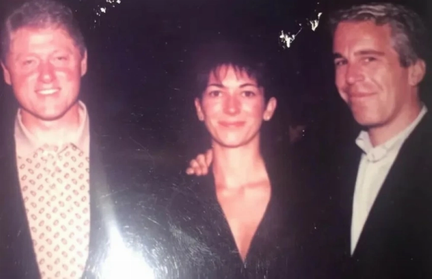 شاهد صوراً صادمة لوثائق إبستين تفضح نخب أمريكا.. بيل كلينتون بالفستان وكعك «صدر امرأة»