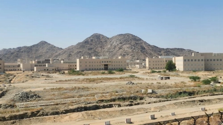 طالب العديد من أولياء الأمور الجهات ذات العلاقة بسرعة الانتهاء من المشروع ليخدم الطالبات.