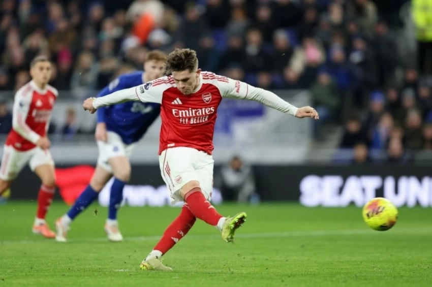 من مباراة أرسنال وإيفرتون.