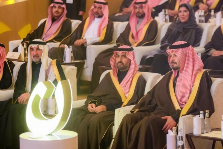 أمير المنطقة في الحفل.