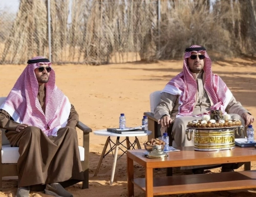 وزير الدولة الأمير تركي بن محمد بن فهد بن عبدالعزيز ونائب أمير منطقة حائل خلال زيارة ميدانية لحديقة السماء المظلمة