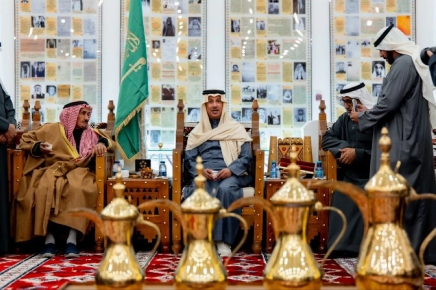 وزير السياحة خلال زيارته متحف العقيلات.