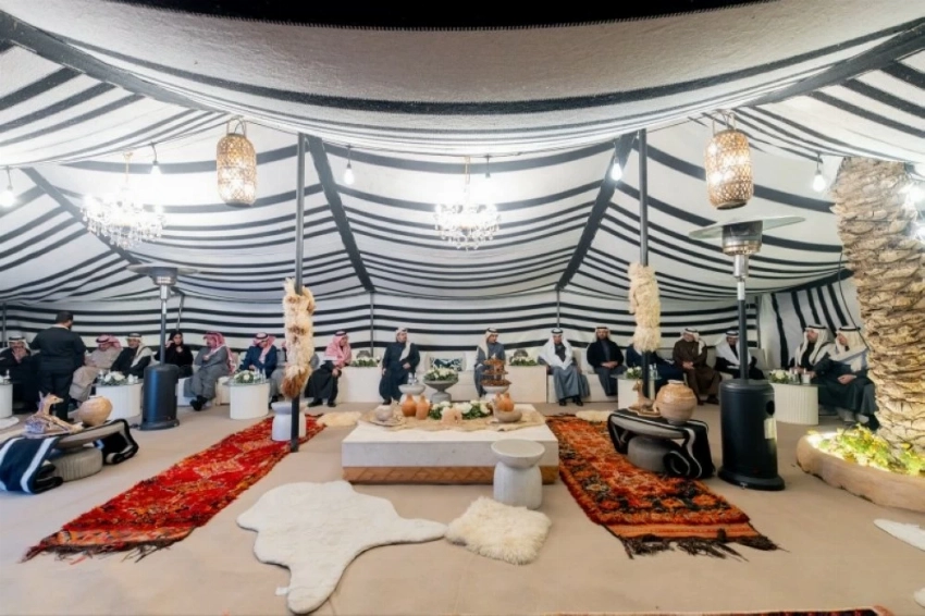 وزير السياحة خلال زيارته متحف العقيلات.