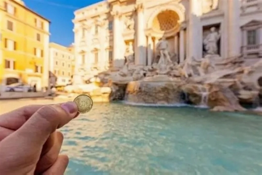 2 يورو للاقتراب من «تريفي».