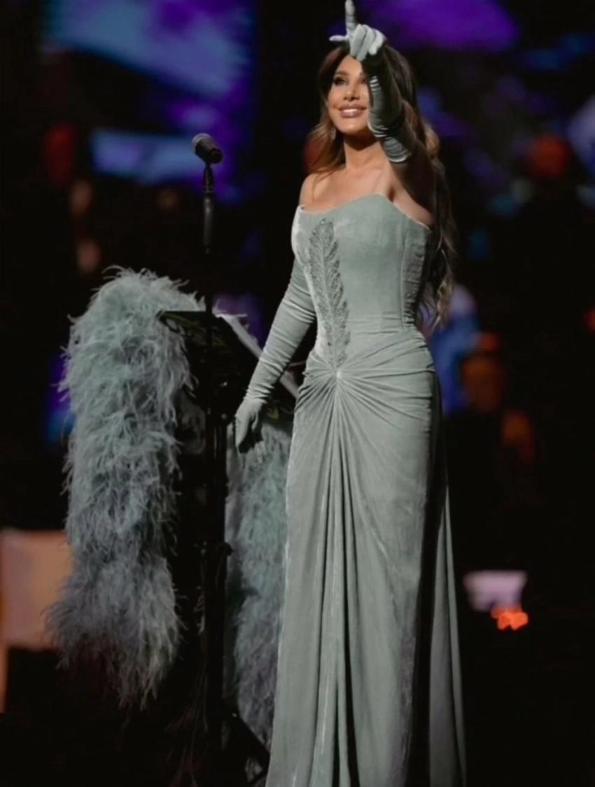 نجوى كرم تكتب فصلاً جديداً من الأناقة الهادئة