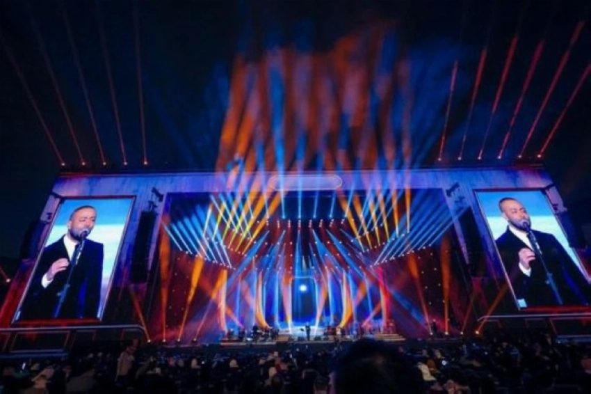 تامر عاشور يطرب جمهور الرياض في ليلة غنائية استثنائية بمسرح أبو بكر سالم