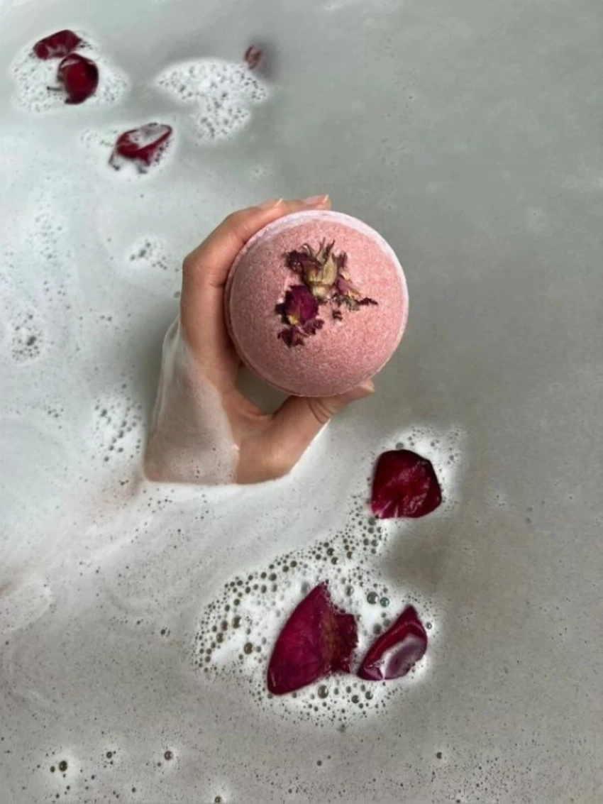 كرات الاستحمام الفوّارة.. لحظات استرخاء في قلب الروتين اليومي