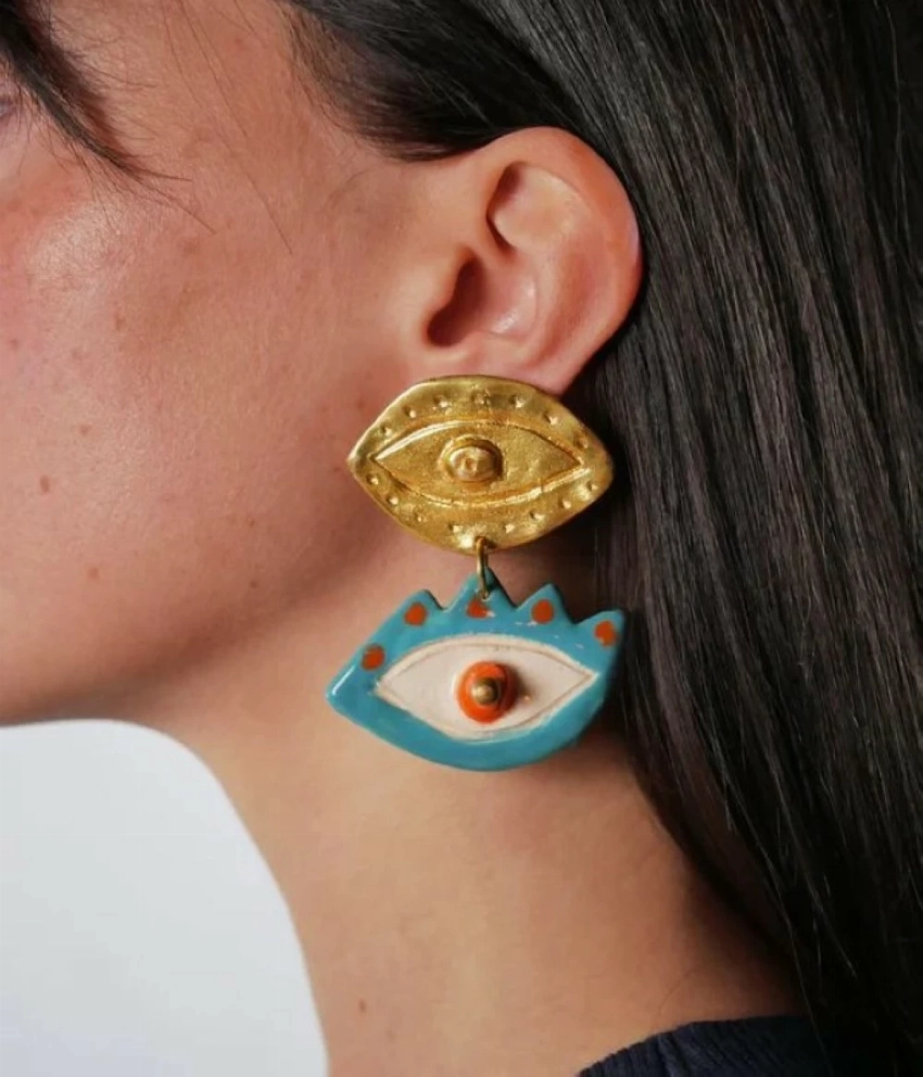 حين تتحوّل الحِرفة إلى أناقة.. الإكسسوارات السيراميكية اليدوية جمال لا يُشبه سواه