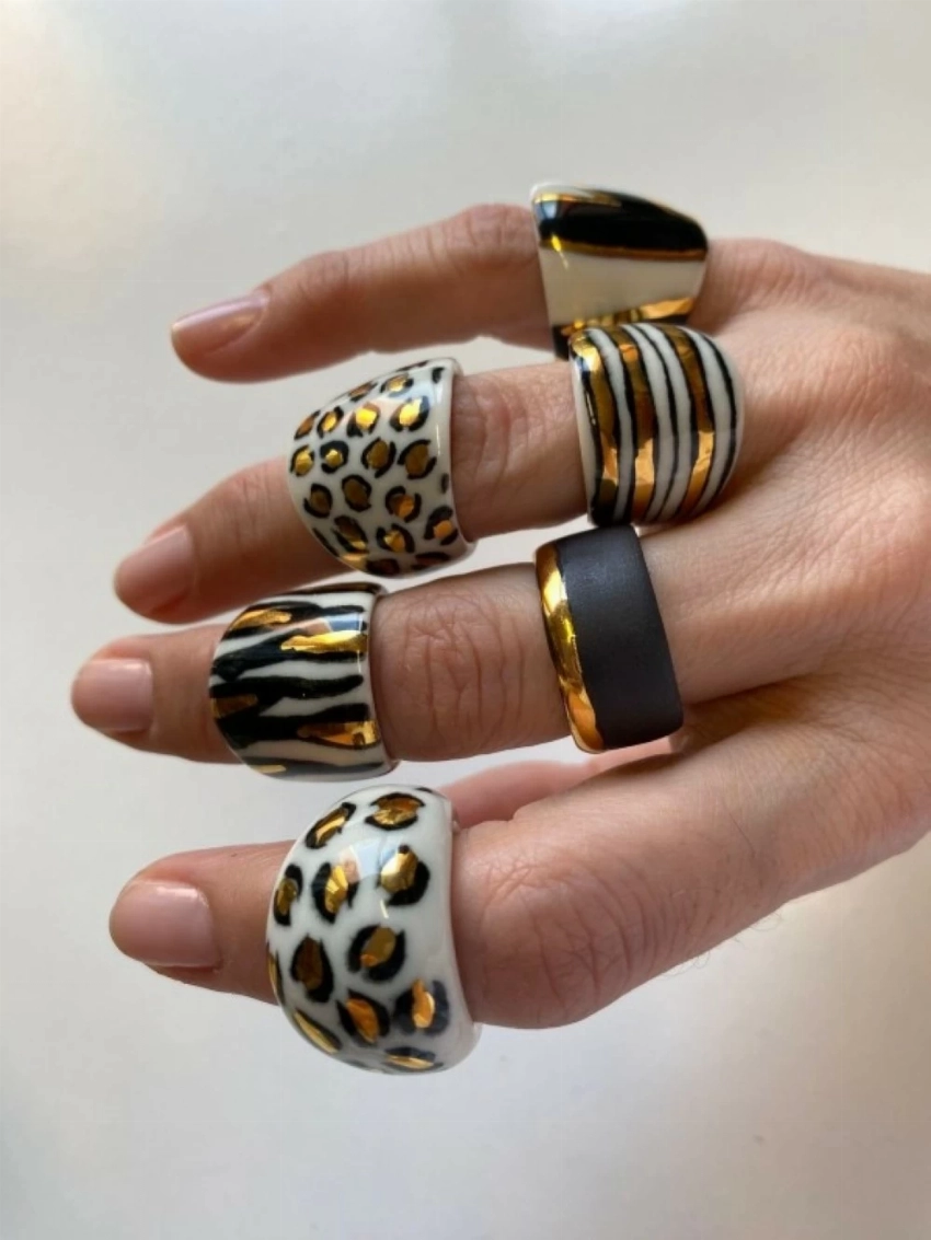 حين تتحوّل الحِرفة إلى أناقة.. الإكسسوارات السيراميكية اليدوية جمال لا يُشبه سواه