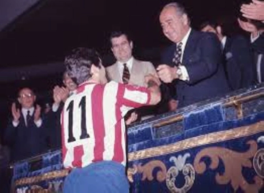وفاة أسطورة أتلتيكو مدريد عن 91 عاماً