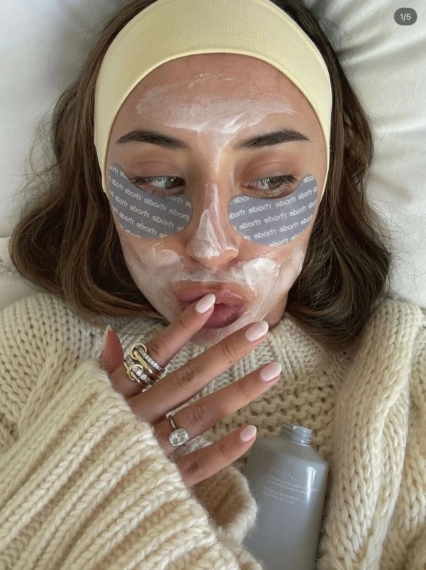 روتين ما قبل النوم لبشرة وشعر مشرقَين - أخبار السعودية 1 روتين ما قبل النوم لبشرة وشعر مشرقَين