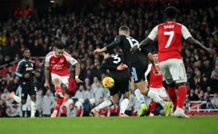 أرسنال يُمطر شباك أستون فيلا برباعية في «البريميرليغ»