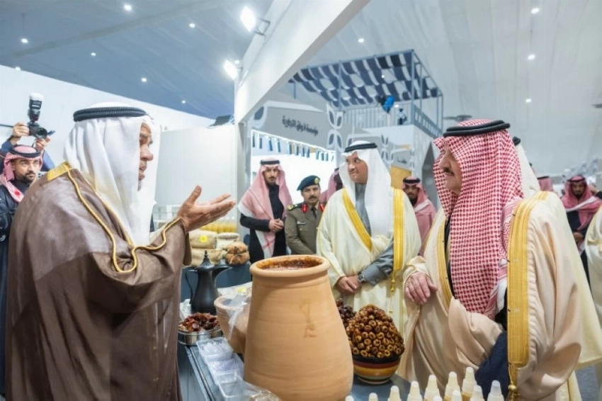 أمير المنطقة الشرقية يدشّن مهرجان تمور الأحساء المصنّعة