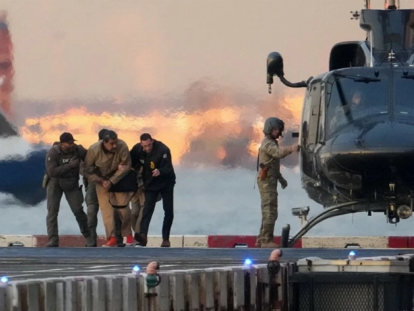 نقل مادورو مكبلا إلى مقر المحكمة الاتحادية