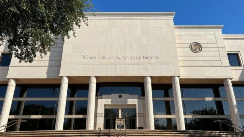 إخلاء المحكمة العليا في أريزونا بعد العثور على طرد مفخخ
